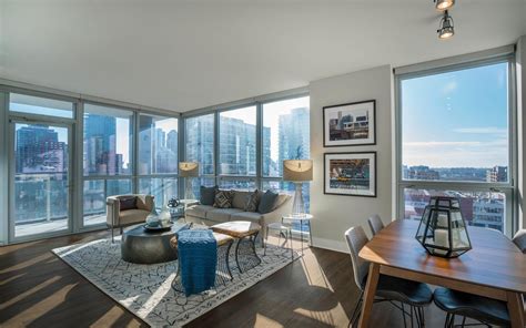 There are always plenty of studios, one-bedroom, and two-bedroom apartments, and great options for more oversized 3-bedroom and 4-bedroom apartments. . Chicago apartment for rent